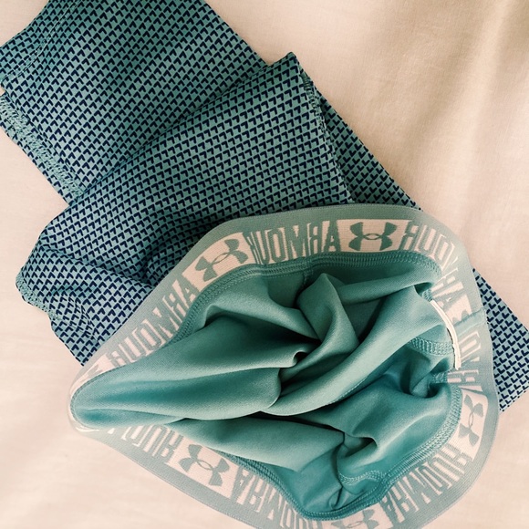 Blue and teal patterned under armor leggings - Picture 2 of 3